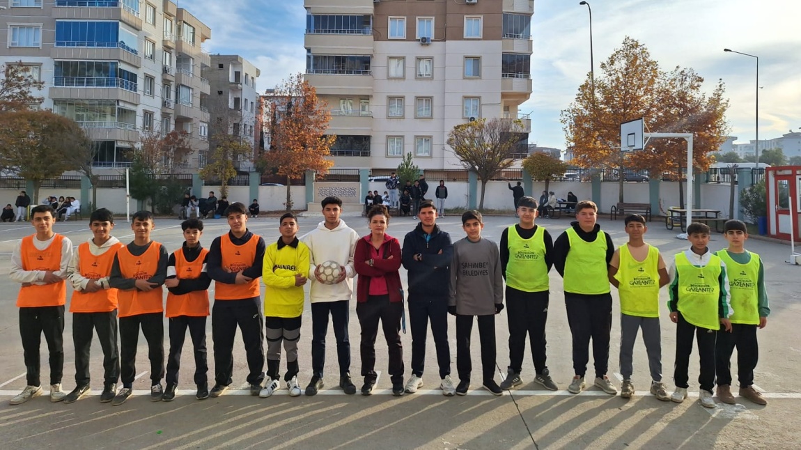 Okulumuzda Futbol Heyecanı: Spor Kulübü Faaliyeti Başladı!